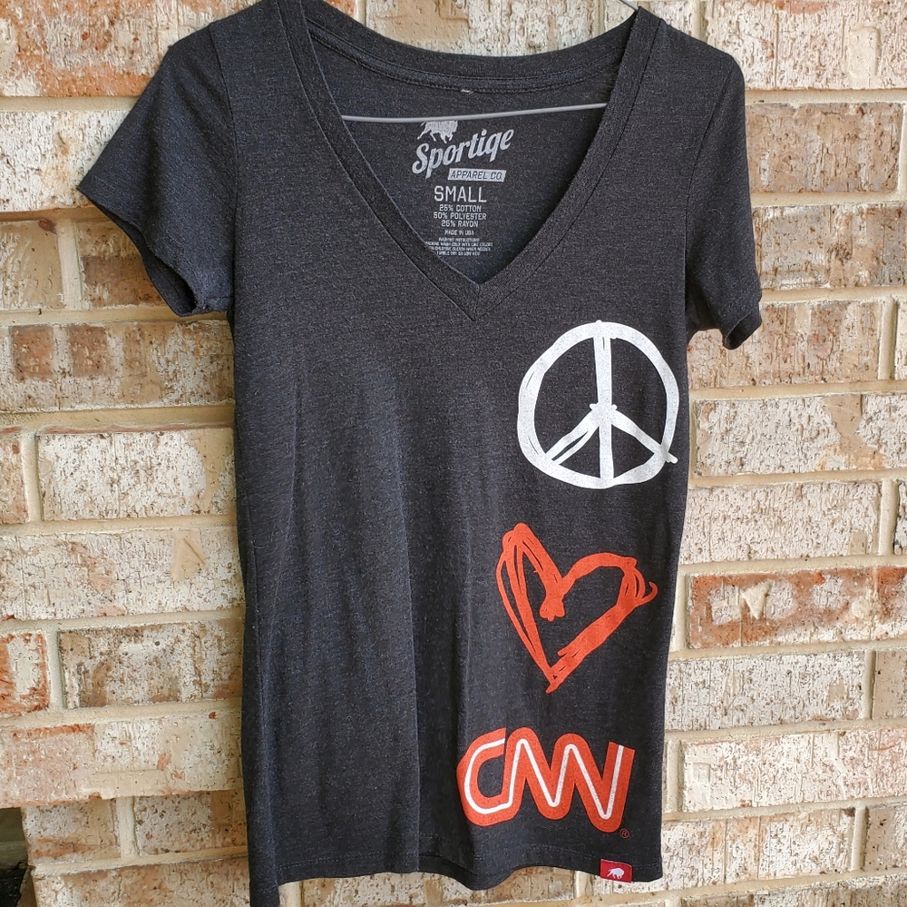 [Sportique] CNN V-neck Tee